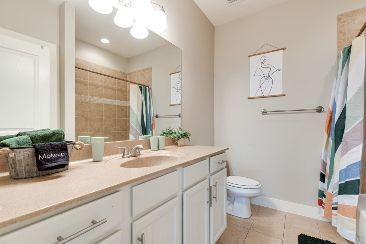 Ensuite Bathroom with all amenities provided for you