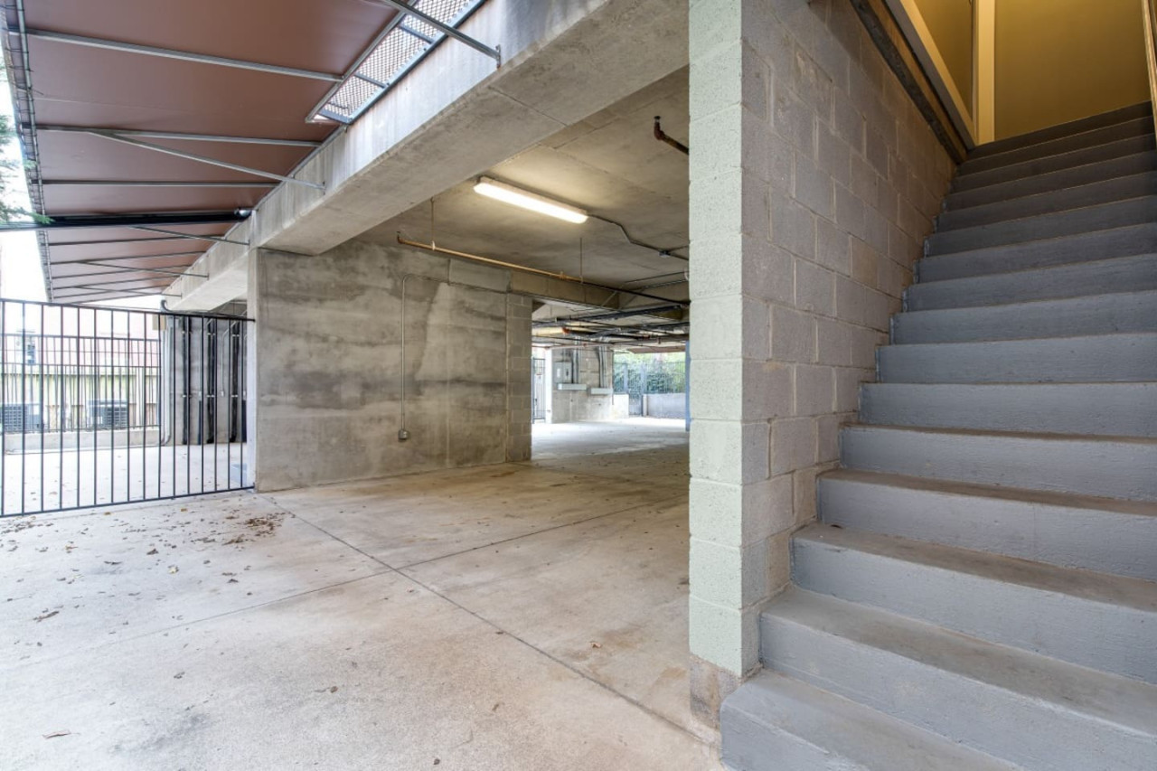 the-celebrity-free-parking-central-vanderbilt/