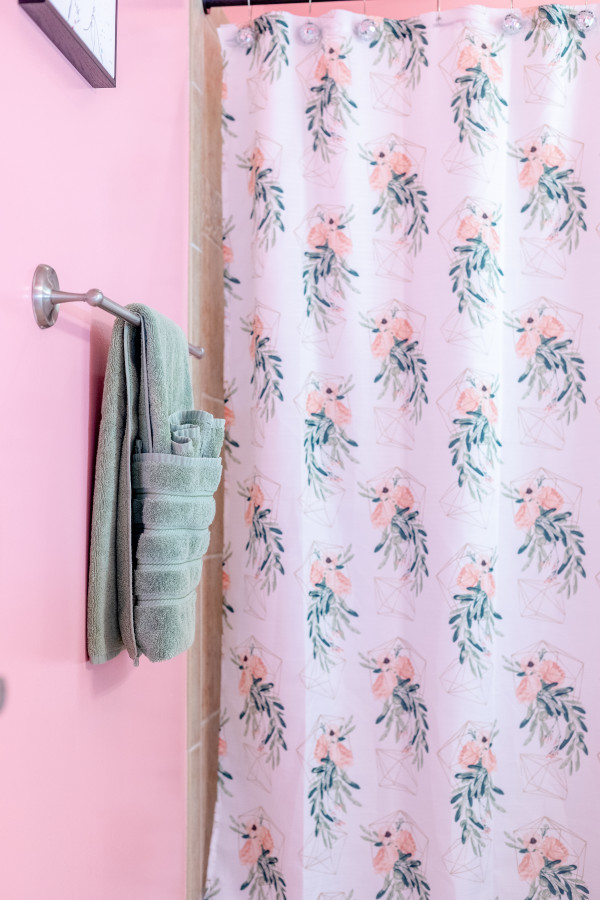 Master En-Suite Bathroom with All Amenities provided for you!