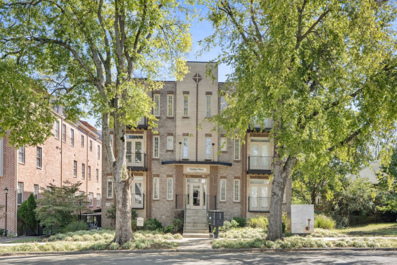 cashville-near-music-row-private-balcony*/