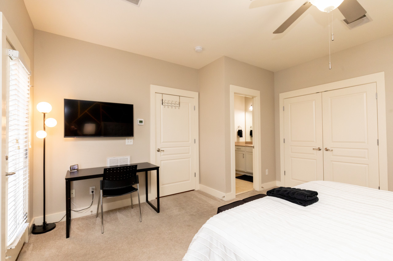 cashville-near-music-row-private-balcony*/