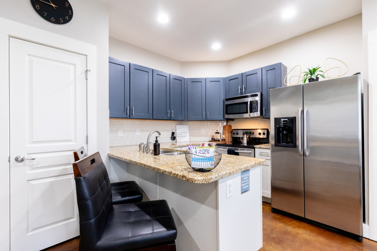 cashville-near-music-row-private-balcony*/