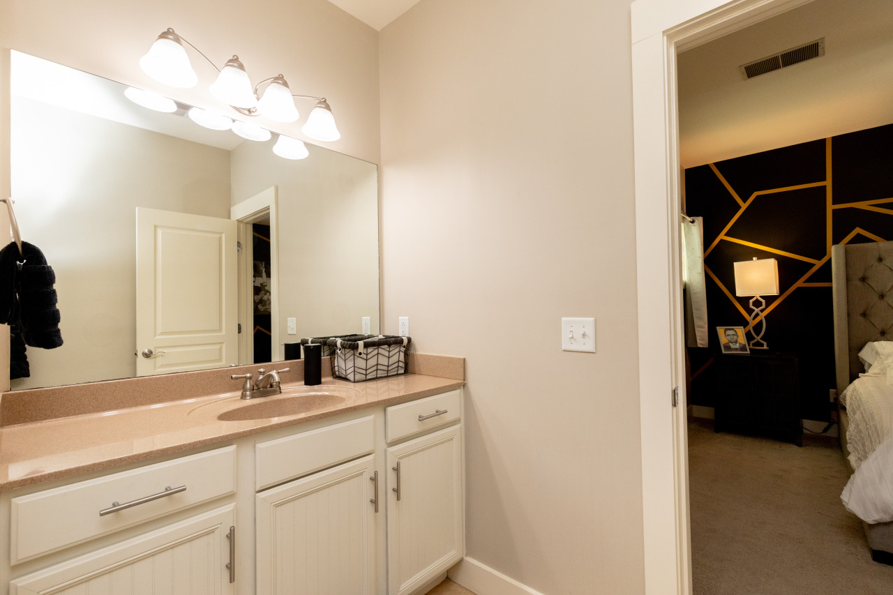 cashville-near-music-row-private-balcony*/