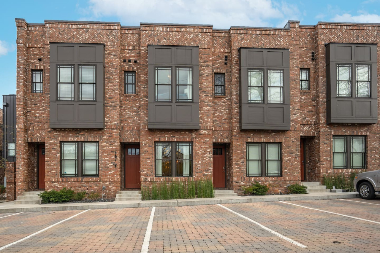 city-dreamsorbroadwayordesignerorbachelorette/