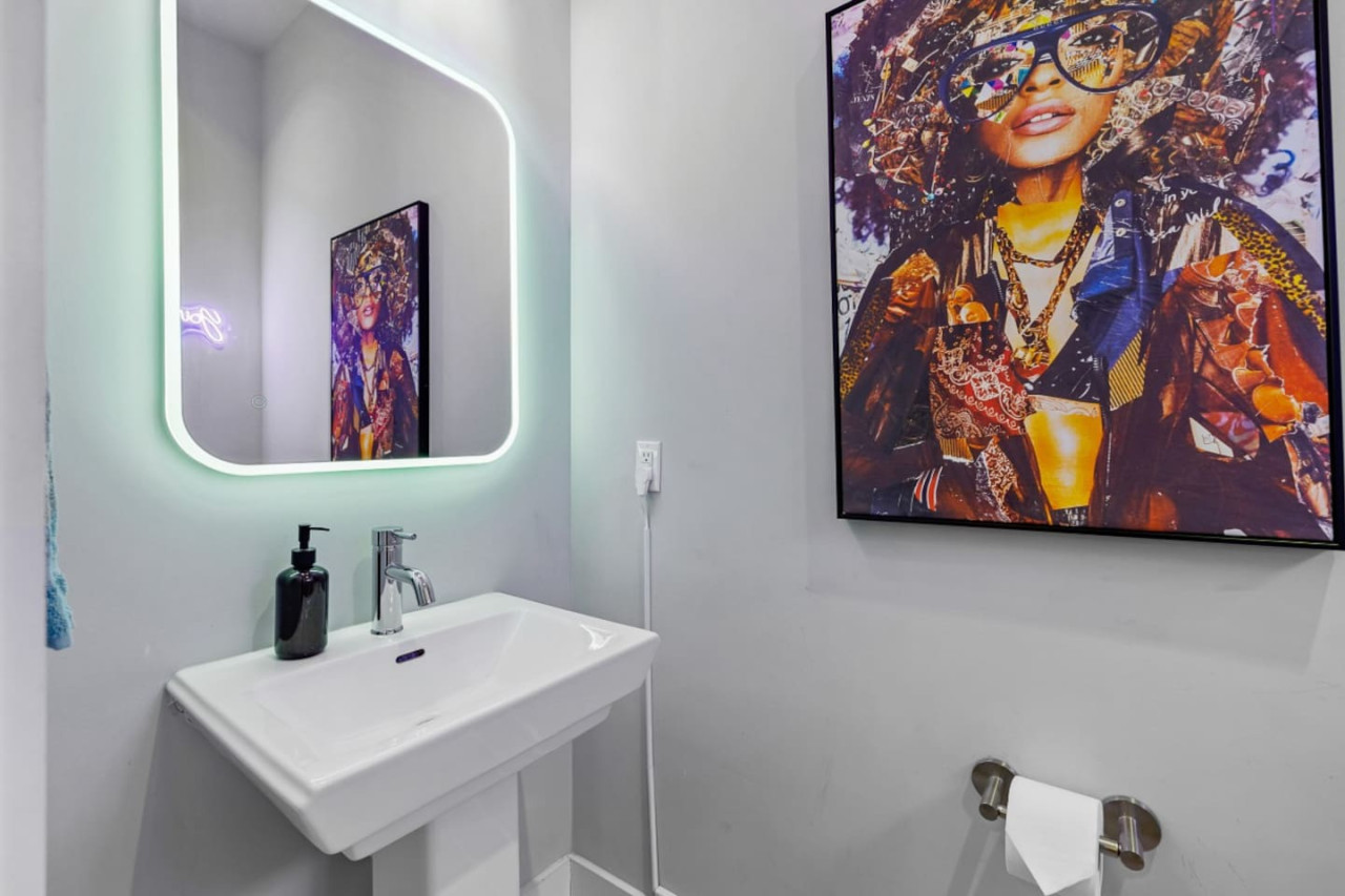 1st floor half bathroom