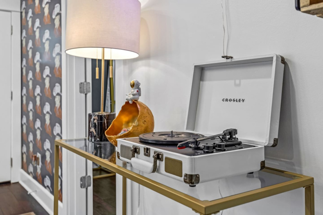 space-cowboy-firepit-huge-yard-close2downtown/