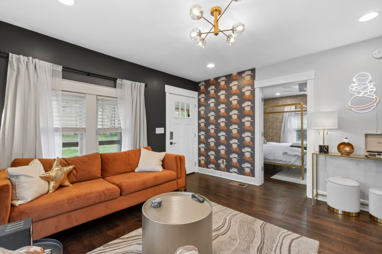 space-cowboy-firepit-huge-yard-close2downtown/