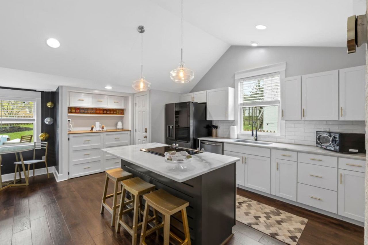 space-cowboy-firepit-huge-yard-close2downtown/