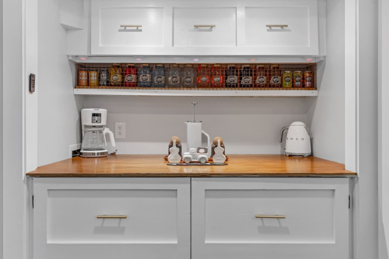 space-cowboy-firepit-huge-yard-close2downtown/