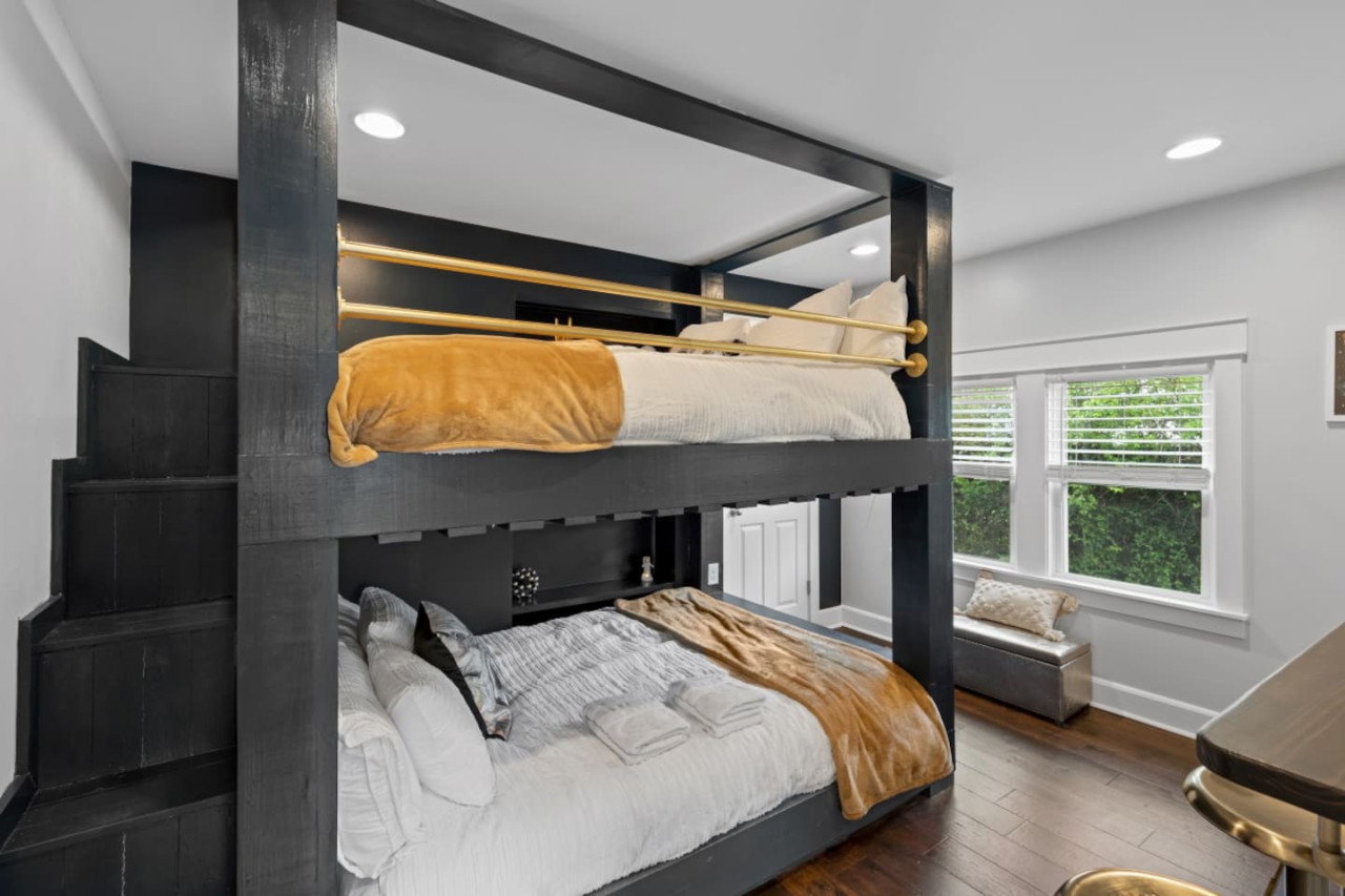 space-cowboy-firepit-huge-yard-close2downtown/