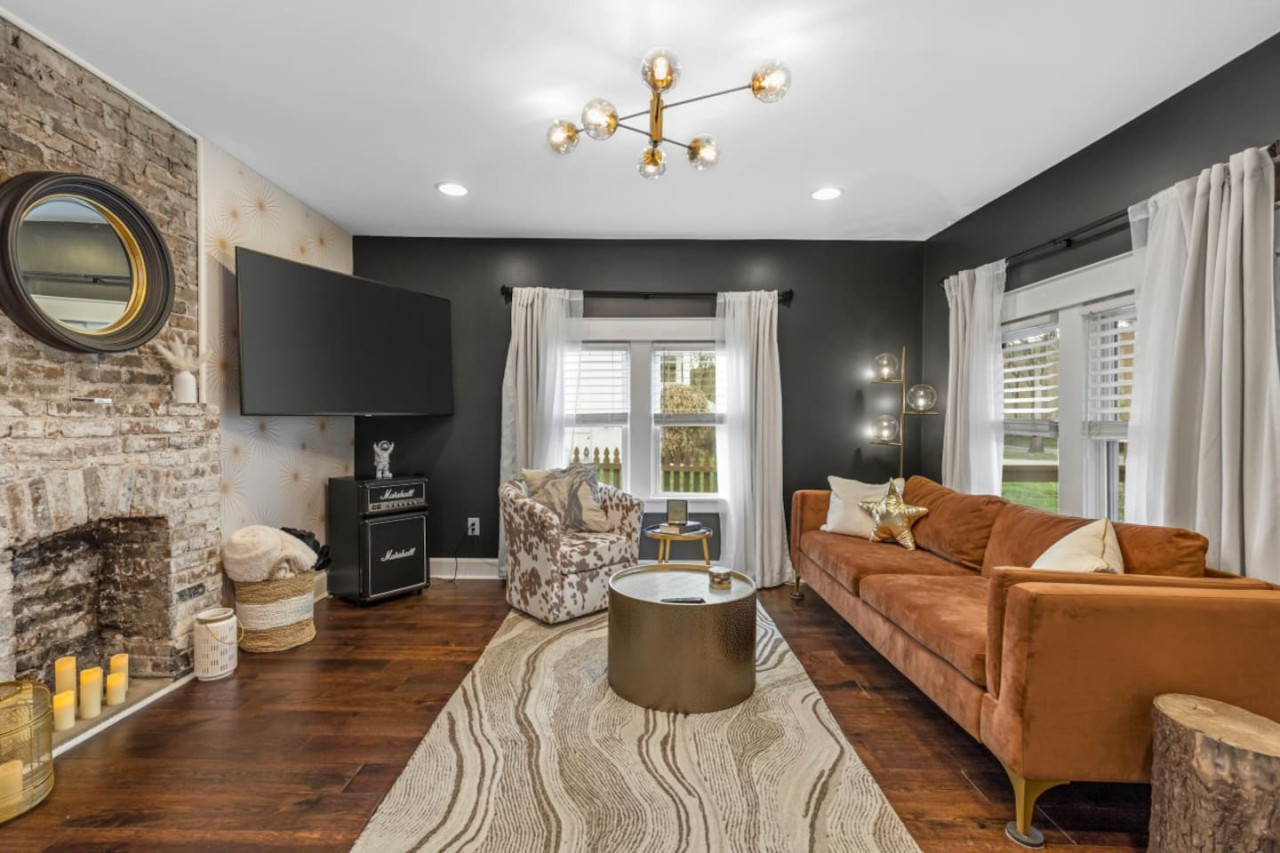 space-cowboy-firepit-huge-yard-close2downtown/