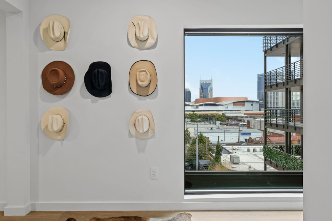 prime-location-heart-of-downtown-nashville-with-pool/