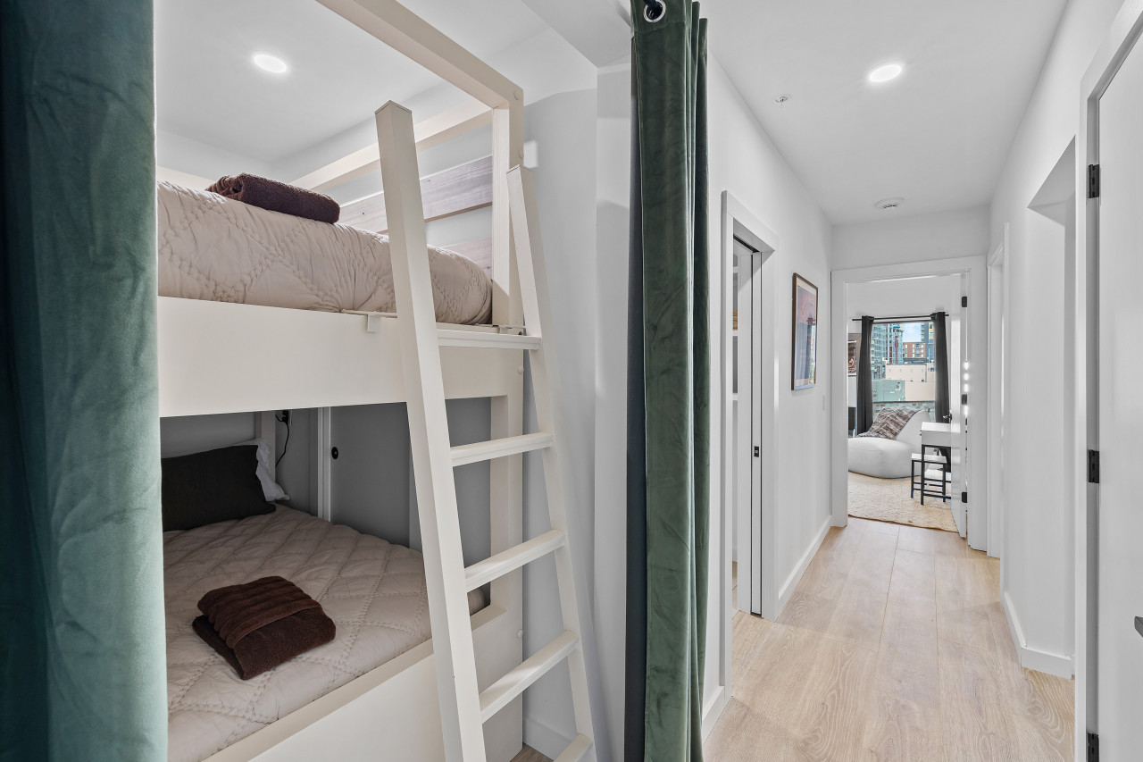 prime-location-heart-of-downtown-nashville-with-pool/