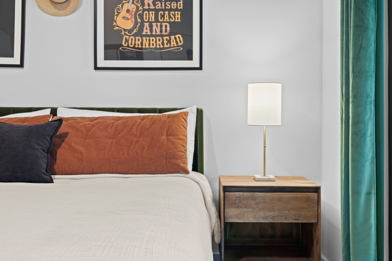 prime-location-heart-of-downtown-nashville-with-pool/