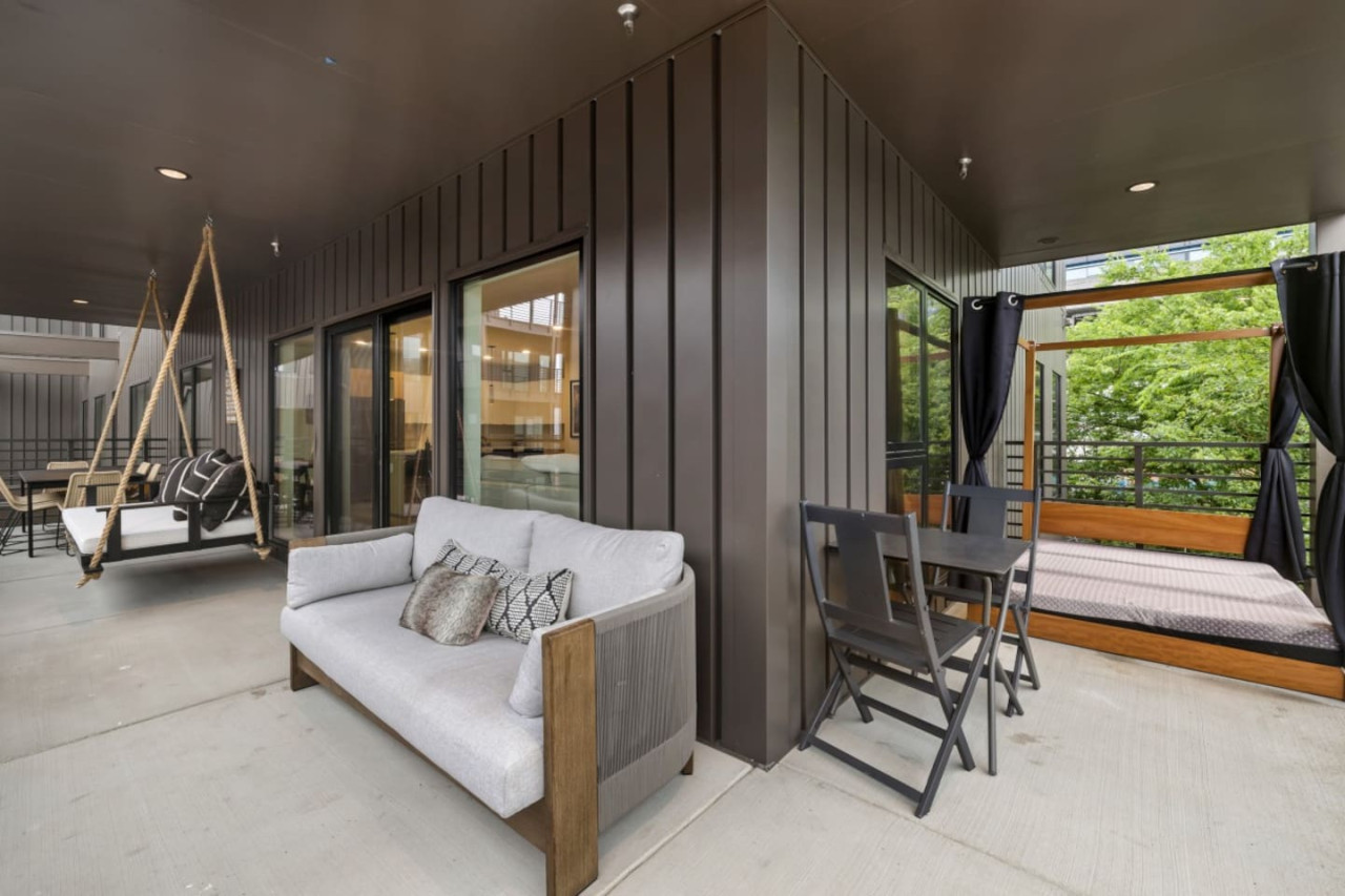 prime-location-heart-of-downtown-nashville-with-pool/