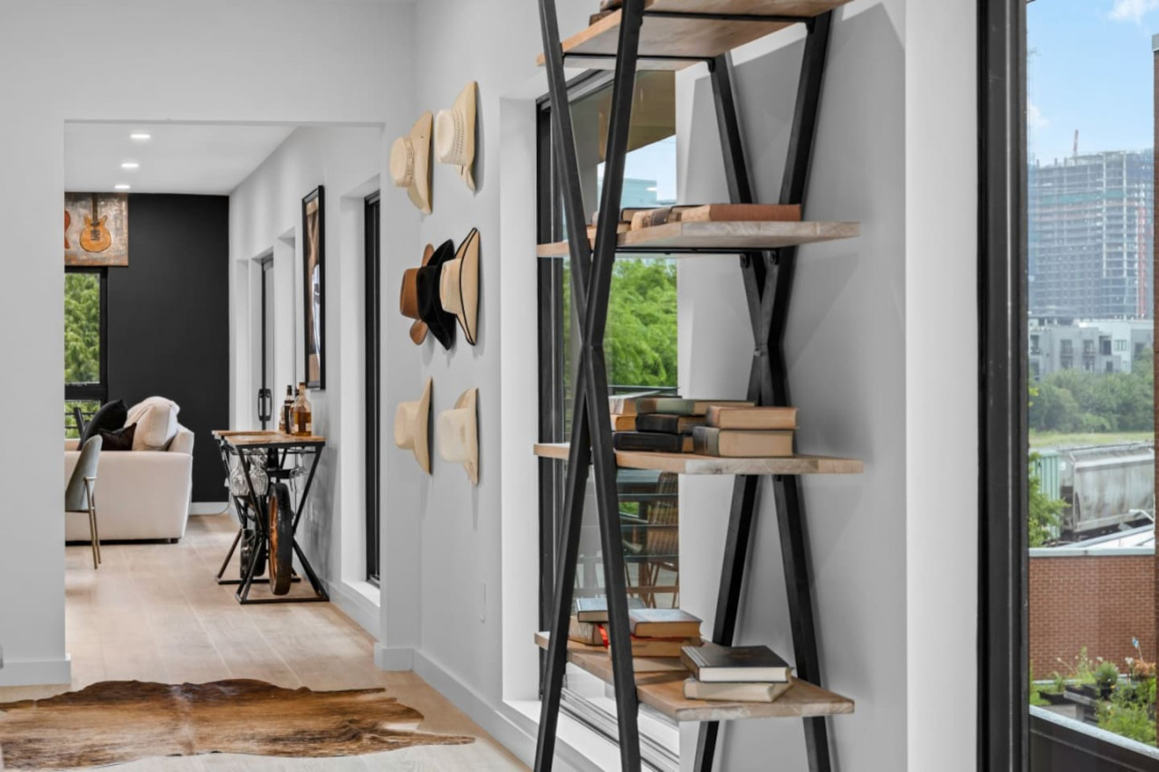 prime-location-heart-of-downtown-nashville-with-pool/