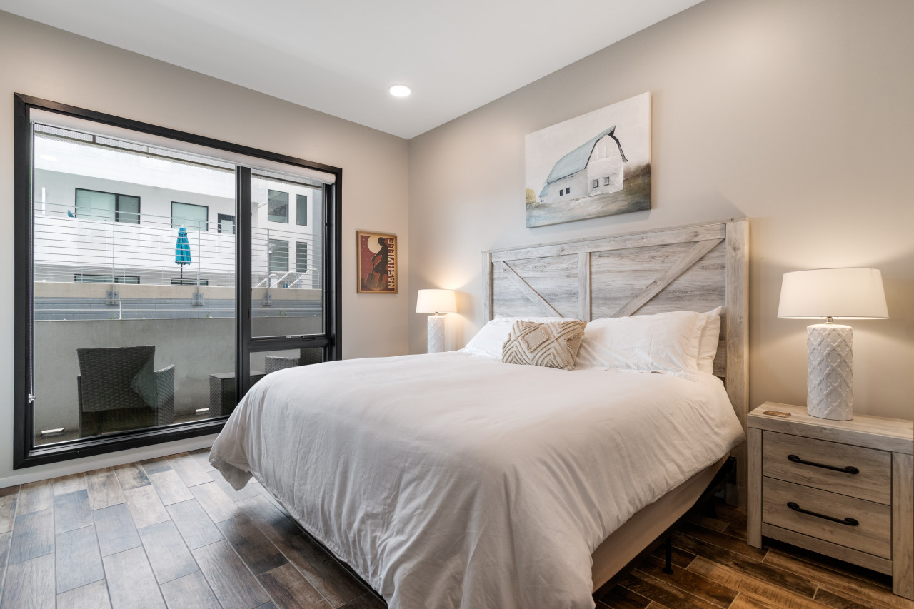 walk-to-gulch-or-illume-or-patio-*-pool-*-gym-access/