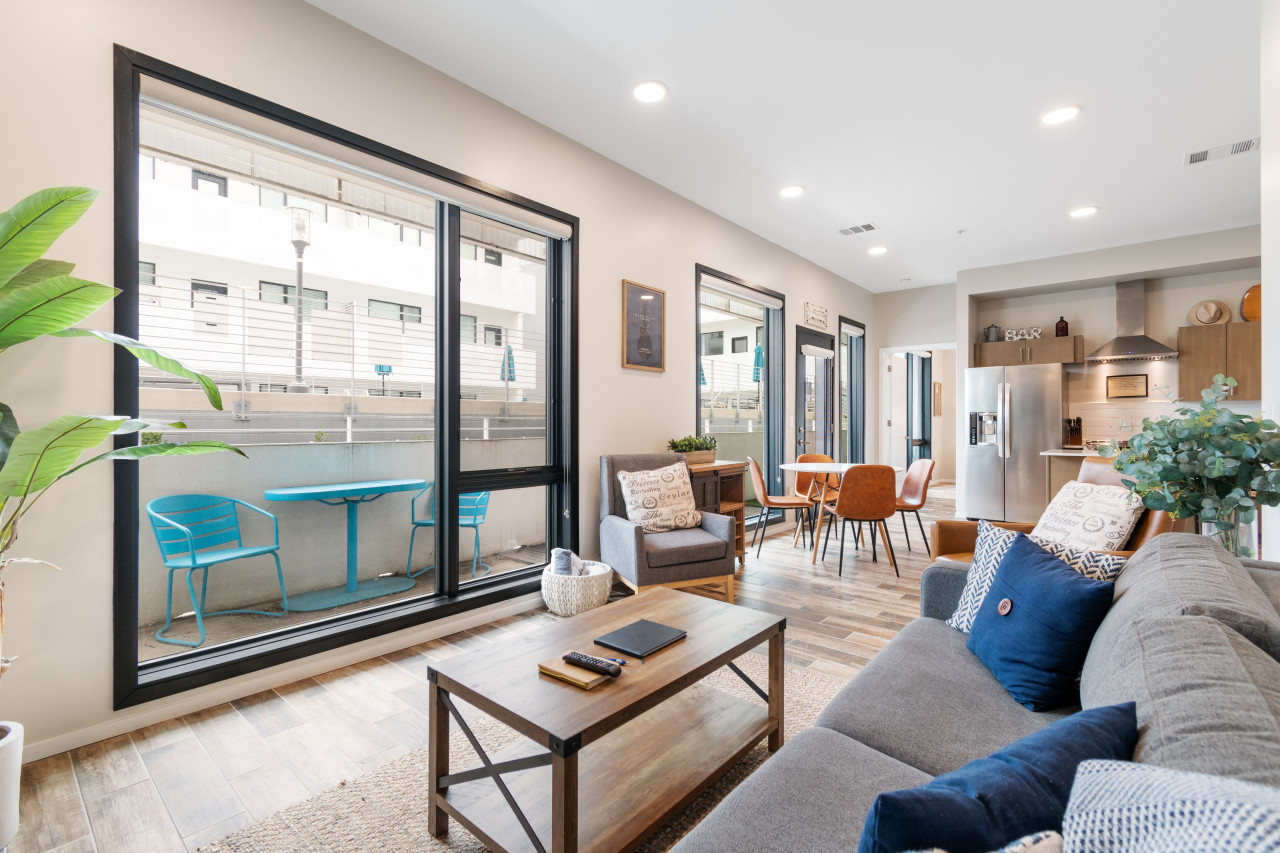 walk-to-gulch-or-illume-or-patio-*-pool-*-gym-access/