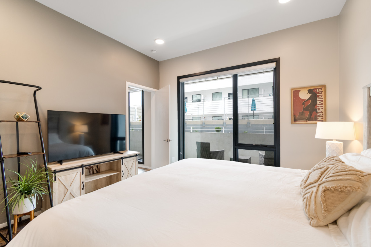 walk-to-gulch-or-illume-or-patio-*-pool-*-gym-access/