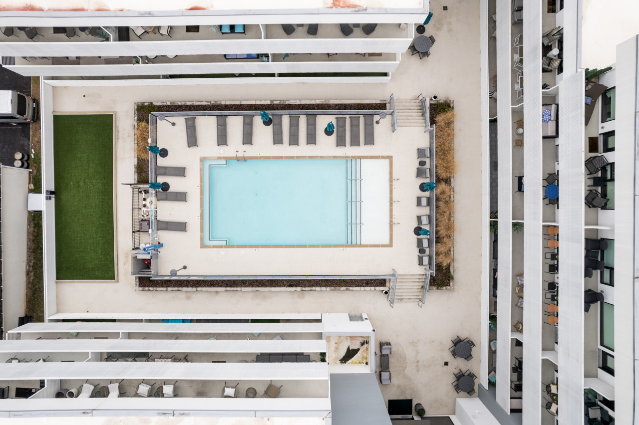 walk-to-gulch-or-illume-or-patio-*-pool-*-gym-access/