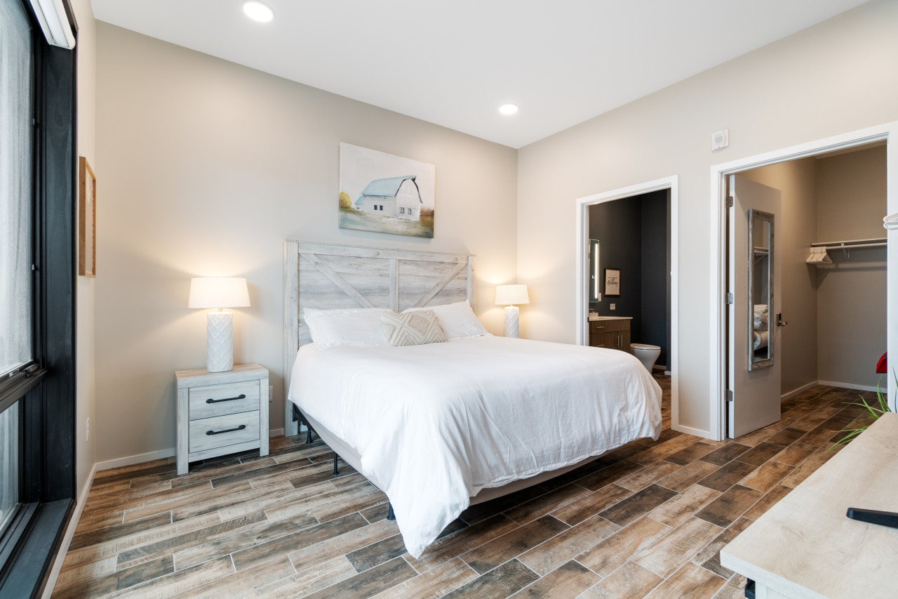 walk-to-gulch-or-illume-or-patio-*-pool-*-gym-access/