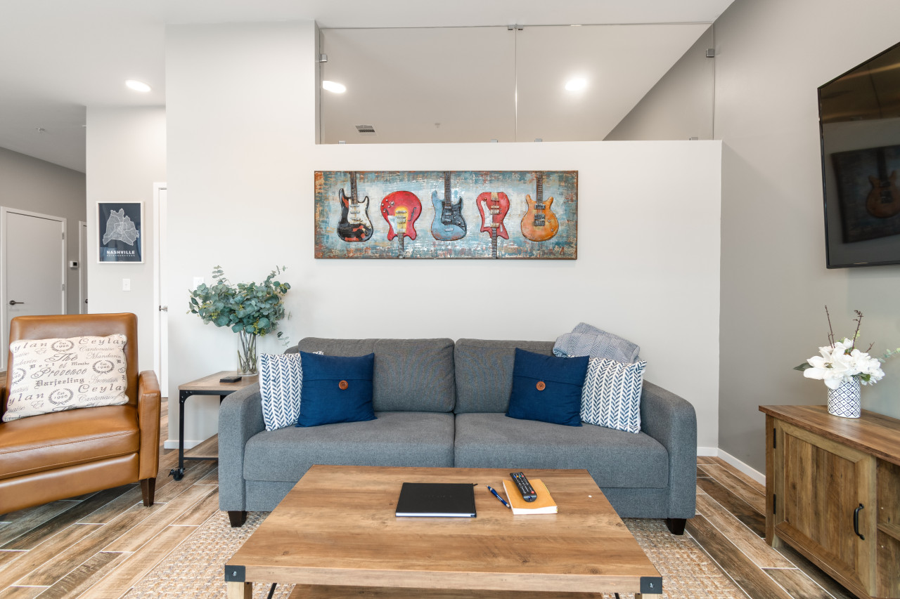 walk-to-gulch-or-illume-or-patio-*-pool-*-gym-access/