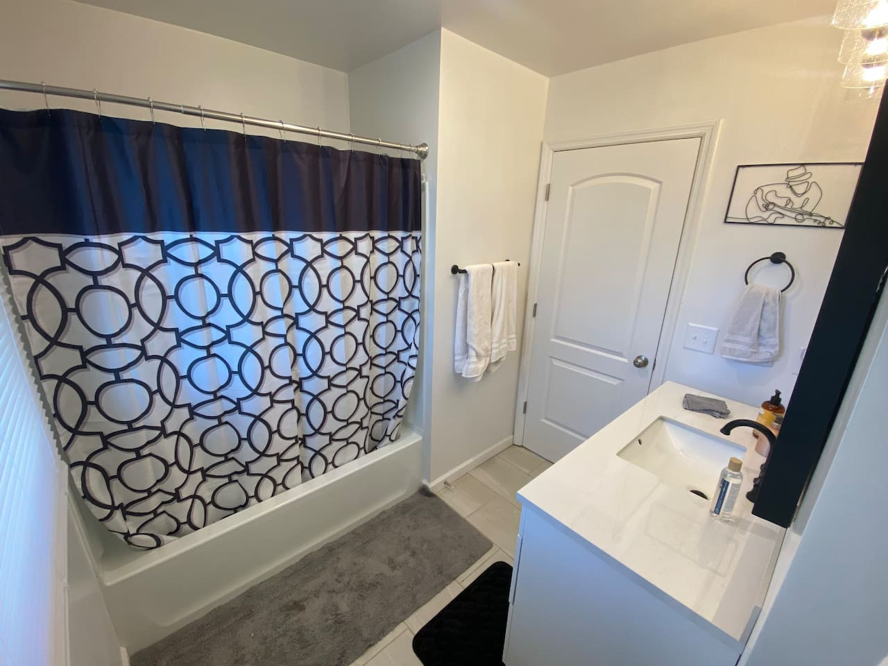 Bathroom 2 with Tub/shower