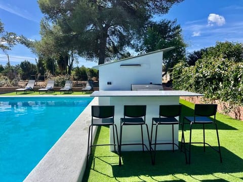 Pool | Hot Tub | BBQ | PS5 | Aircon | Center 5min