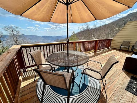 Mountain Views + Walk to Overlook Barn & Slopes! image 2