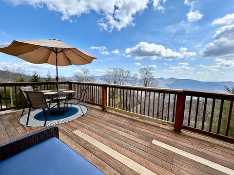 Mountain Views + Walk to Overlook Barn & Slopes! image 1