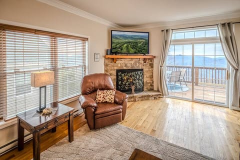 Mountain Views! Walk to Slopes & Downtown Beech! 