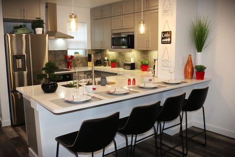 4 Guests, 1 Bed, Townhouse Loft, Euless
