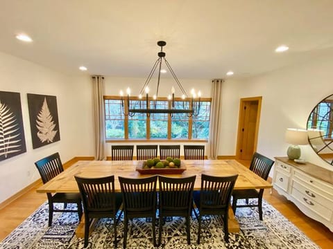 Mountain Escape on 49acres with stream•pond•trails