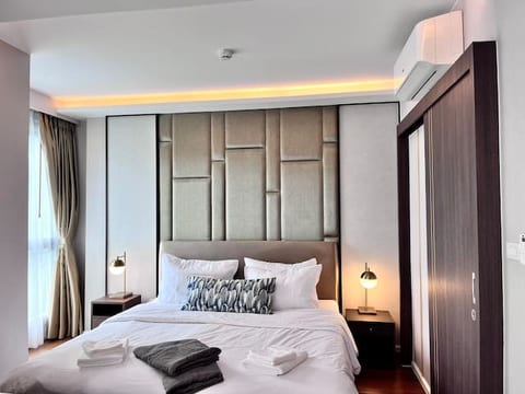 BnB Modern Pool Apartment Near Beach