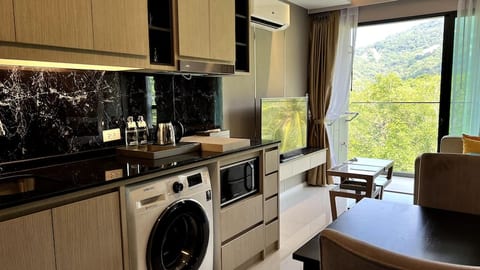 BnB Modern Pool Apartment Near Beach