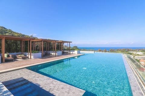  BnB Modern Pool Apartment Near Beach 