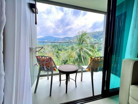 BnB Modern Pool Apartment Near Beach