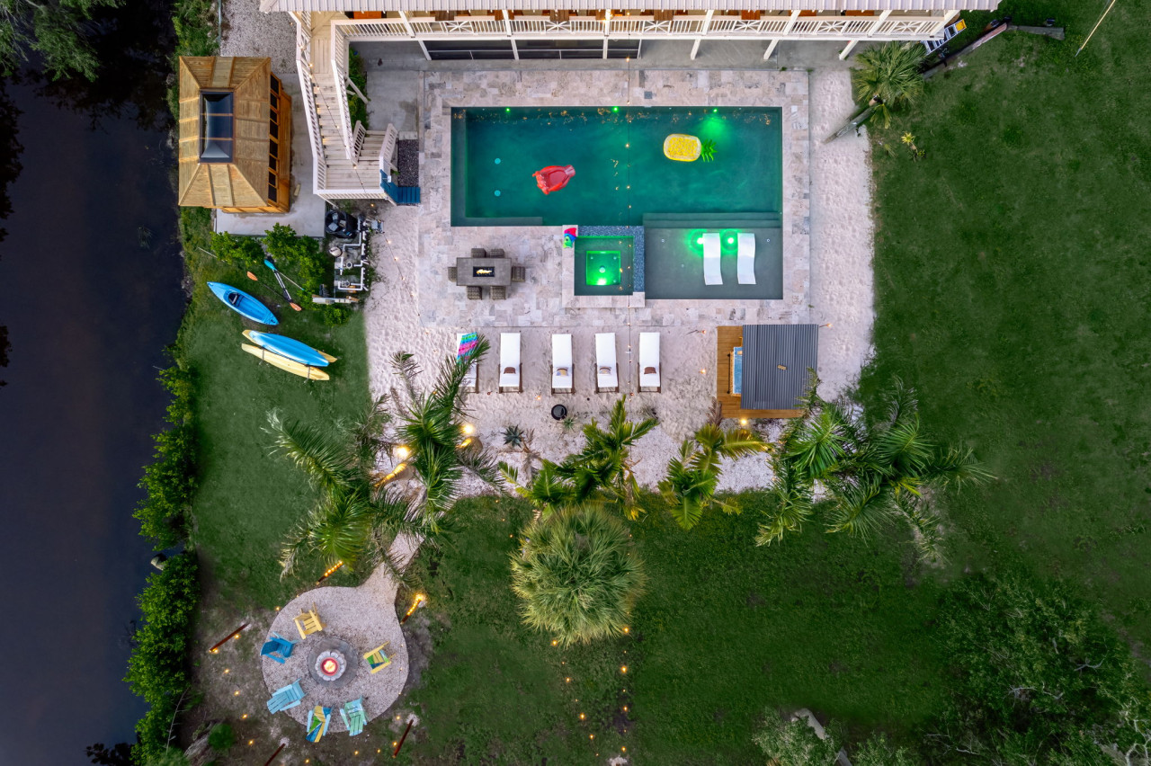 1-largest-tampa-private-compound-13br-sleeps-40+-heated-poolspa/