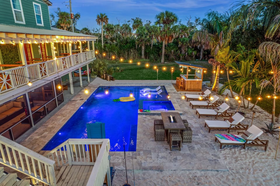 #1 Largest Tampa Private Compound · 13BR Sleeps 40+ · Heated Pool/Spa - Tampa