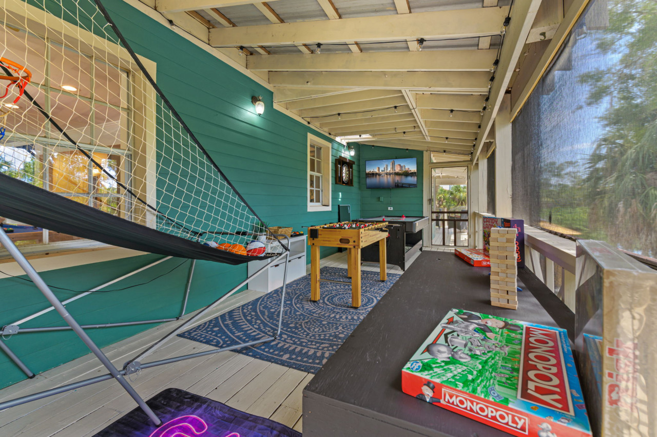 1-largest-tampa-private-compound-13br-sleeps-40+-heated-poolspa/