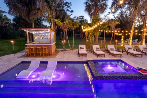 #1 Largest Tampa Private Compound · 13BR Sleeps 40+ · Heated Pool/Spa