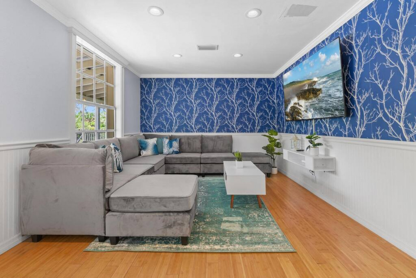 1-largest-tampa-private-compound-13br-sleeps-40+-heated-poolspa/