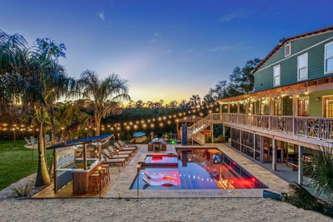 #1 Largest Tampa Private Compound · 13BR Sleeps 40+ · Heated Pool/Spa