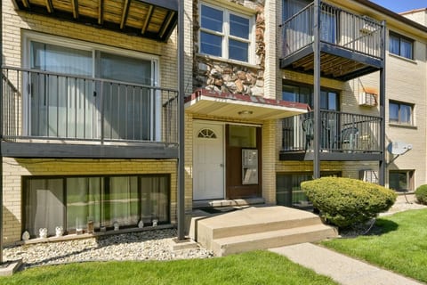 Chicago Condo · Luxurious Condo in Top Rated Neighborhood