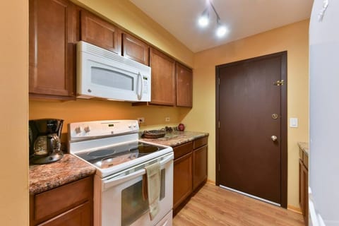 Chicago Condo · Luxurious Condo in Top Rated Neighborhood