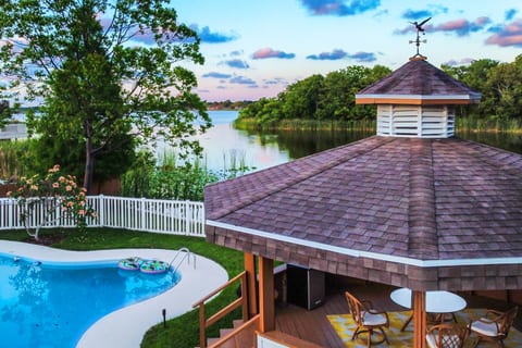 Lakeside Retreat-4plex Sleeps 20
