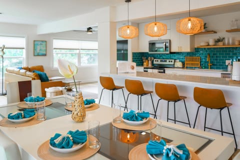 Lakeside Retreat-4plex Sleeps 20