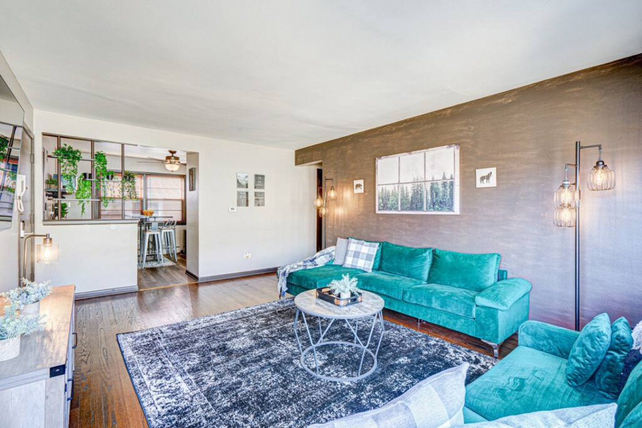 Top Rated Condo • King Bed • Safe Historic Location