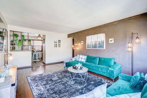 Top Rated Condo • King Bed • Safe Historic Location