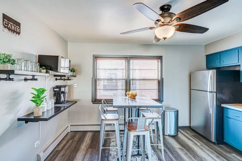 Top Rated Condo • King Bed • Safe Historic Location